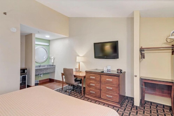 Savannah Garden Hotel image 14