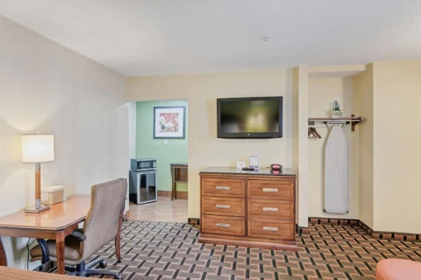 Savannah Garden Hotel image 28